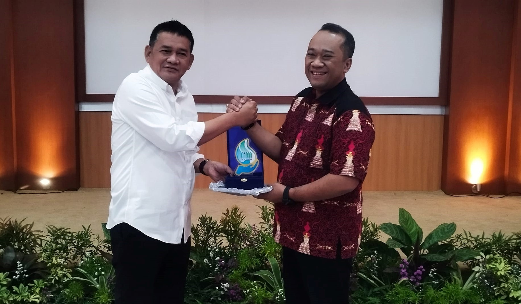 STUDI BANDING DARI PERUMDA TIRTA MURIA KUDUS