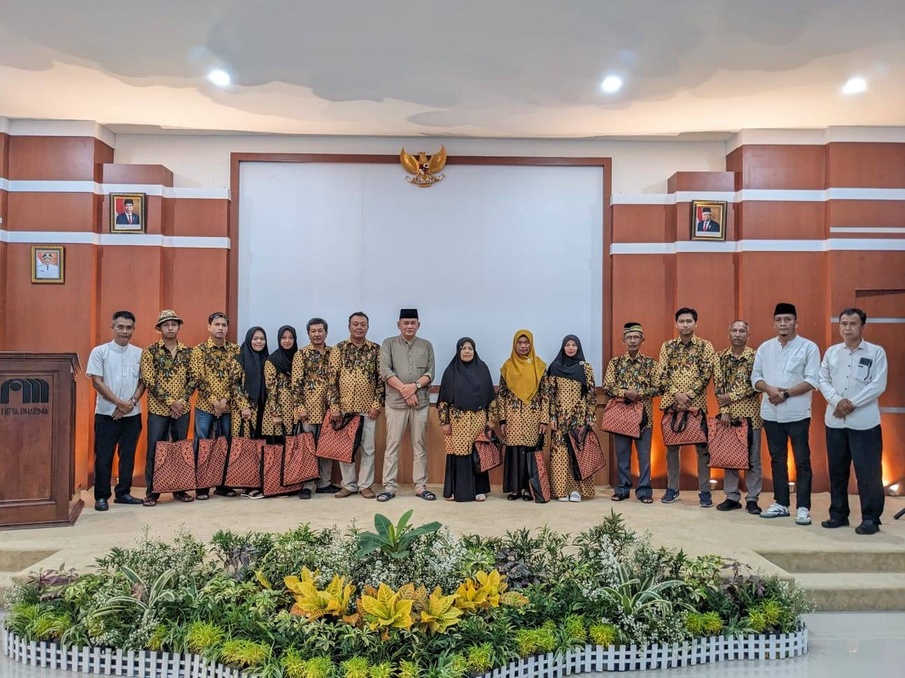 PELEPASAN JAMAAH UMROH KARYAWAN DAN KARYAWATI PUDAM TIRTA LAWU